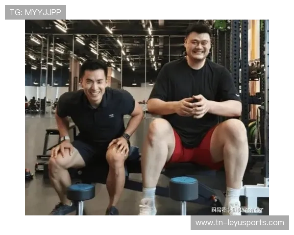 姚明最新合照曝光，身高碾压网友都麻木